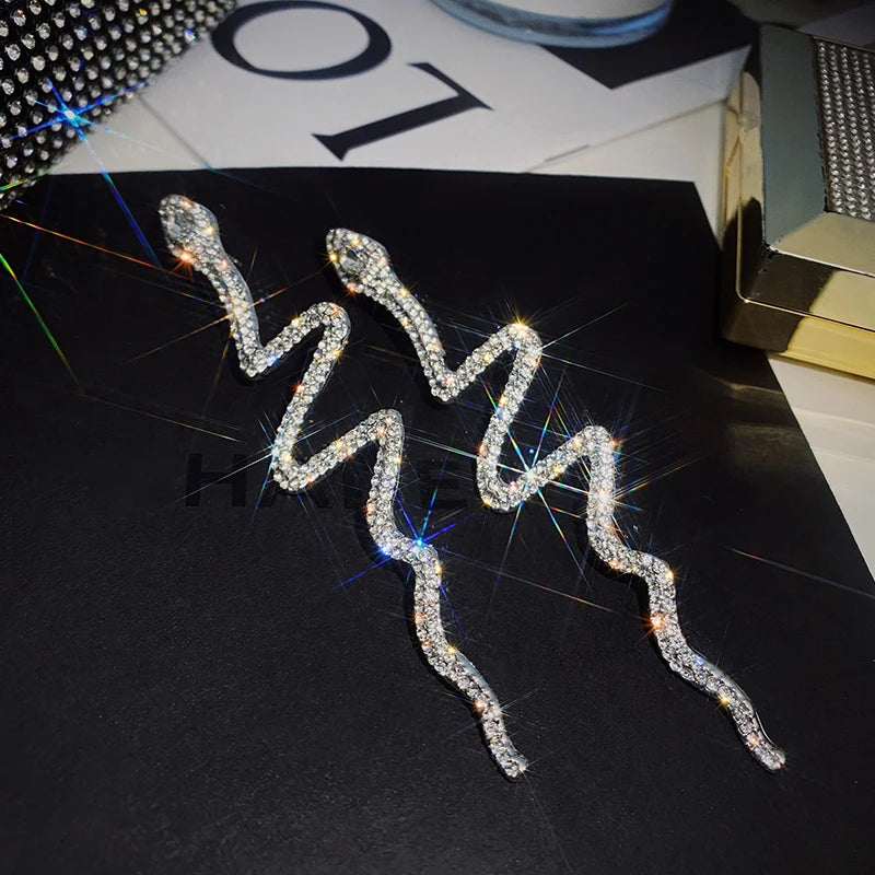 Boucles d'Oreilles Serpent Punk Style Coréen Strass Rhinestone – Clou Pendentif Mignon & Envoûtant | Bijou Femme Tendance K-Fashion 2025