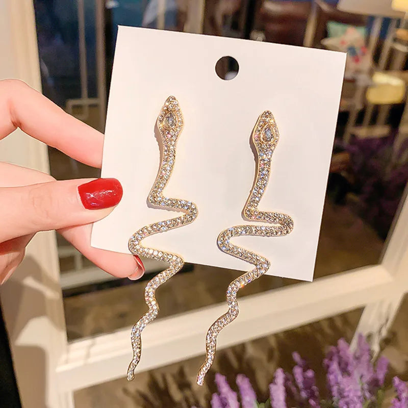Boucles d'Oreilles Serpent Punk Style Coréen Strass Rhinestone – Clou Pendentif Mignon & Envoûtant | Bijou Femme Tendance K-Fashion 2025