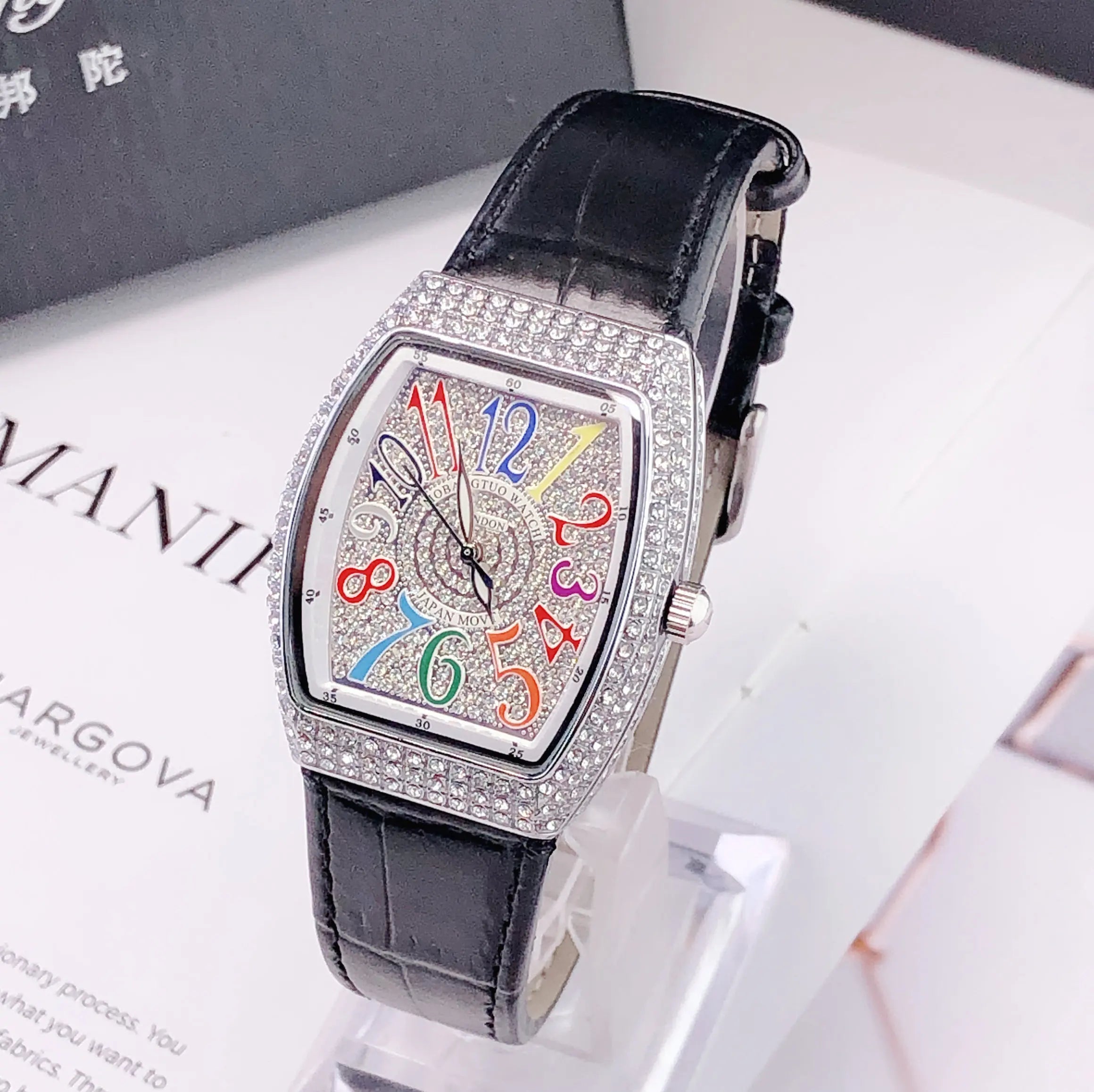 Montre Femme Luxe Diamant Cristal Cadran Rectangle Coloré Cuir Quartz – Design Unique Élégant