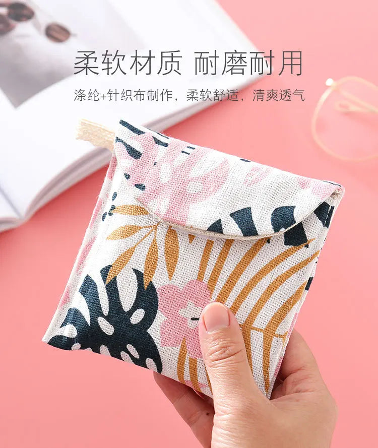 Mini Trousse Cosmétique Zippée Femme – Serviettes Hygiéniques, Rouge à Lèvres & Voyage | Pochette Monnaie & Écouteurs