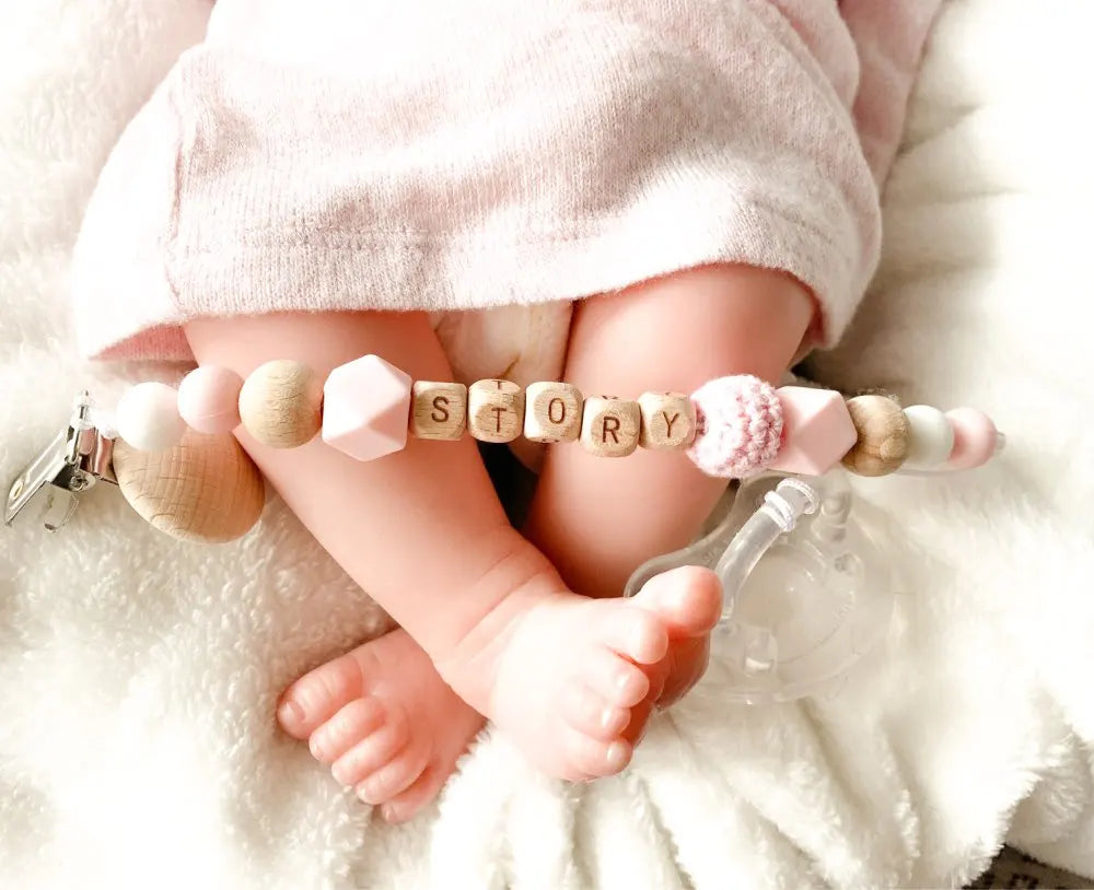Attache-Tétine Personnalisée Prénom – Clip Silicone & Bois Fait Main Éco-Responsable Sécurisé Bébé