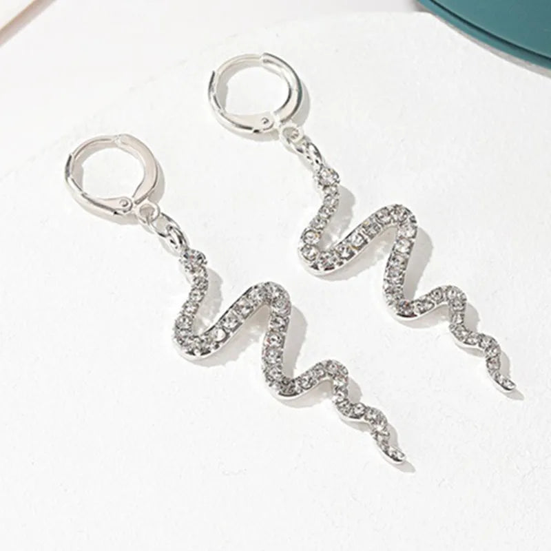 Boucles d'Oreilles Serpent Punk Style Coréen Strass Rhinestone – Clou Pendentif Mignon & Envoûtant | Bijou Femme Tendance K-Fashion 2025