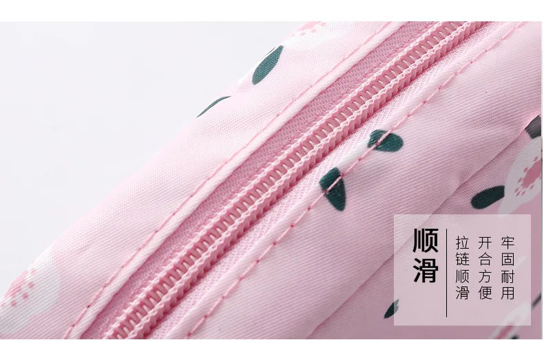 Mini Trousse Cosmétique Zippée Femme – Serviettes Hygiéniques, Rouge à Lèvres & Voyage | Pochette Monnaie & Écouteurs