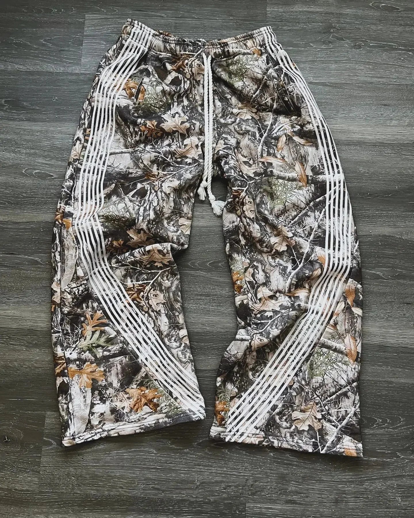 Pantalon Unisexe Y2K Américain Harajuku Rétro Broderie Fleurs de Cerisier Loose Large – Sport Casual Fashion Homme & Femme | Mode Streetwear