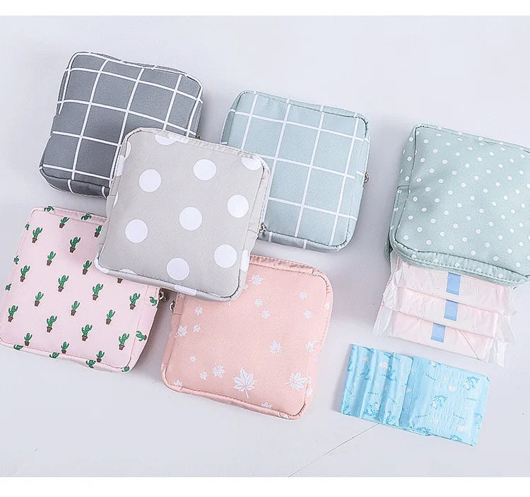 Mini Trousse Cosmétique Zippée Femme – Serviettes Hygiéniques, Rouge à Lèvres & Voyage | Pochette Monnaie & Écouteurs