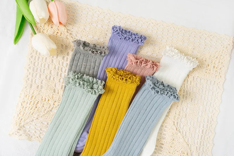 Chaussettes Hautes Fille à Volants Dentelle Fleur – Coton Doux Princesse 0-8 Ans