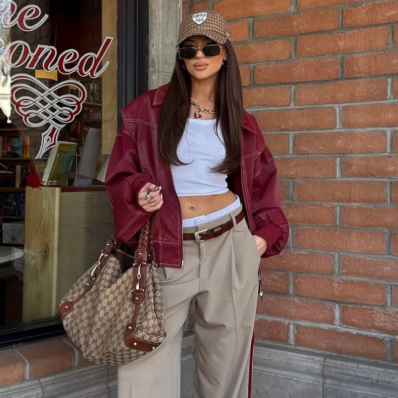 Kurze Damenjacke aus weinrotem PU-Leder, schmal geschnitten, Motorradstil, Reißverschluss, Revers, lange Ärmel – lässiger, schicker Perfecto | Highstreet