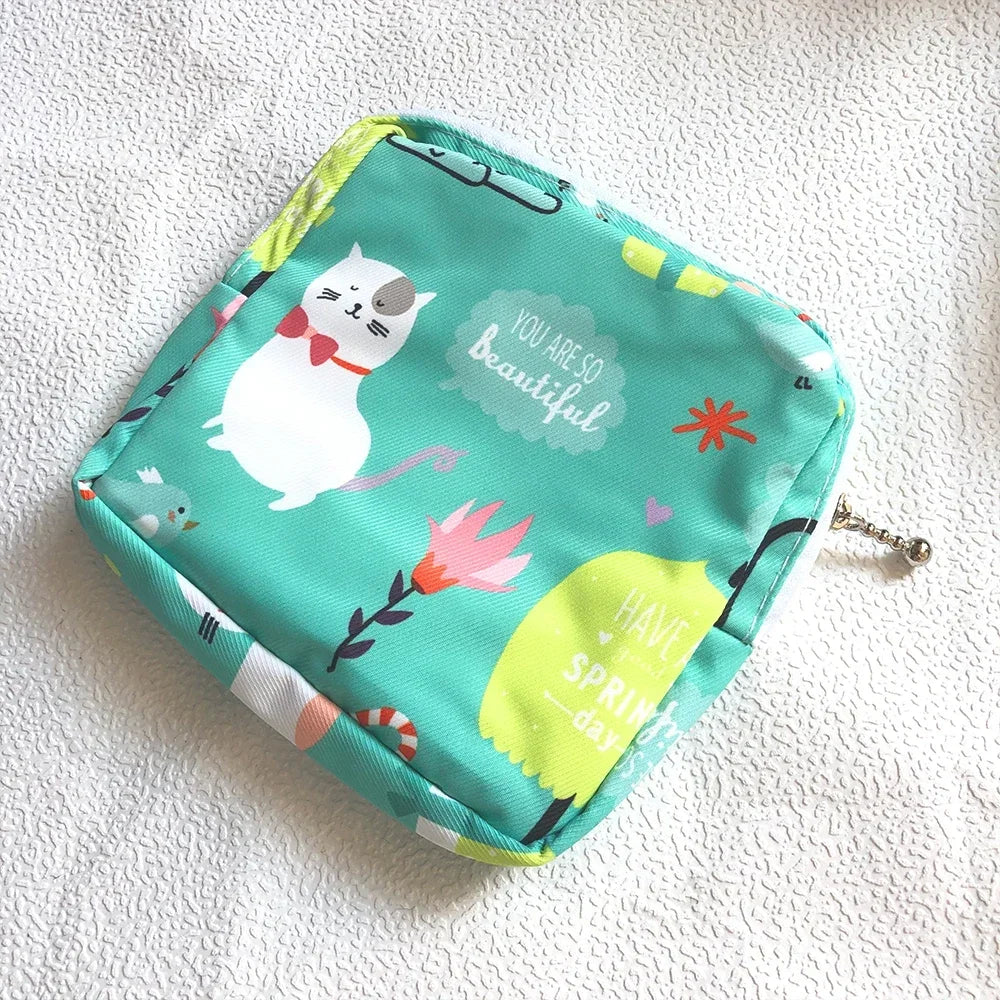 Mini Trousse Cosmétique Zippée Femme – Serviettes Hygiéniques, Rouge à Lèvres & Voyage | Pochette Monnaie & Écouteurs