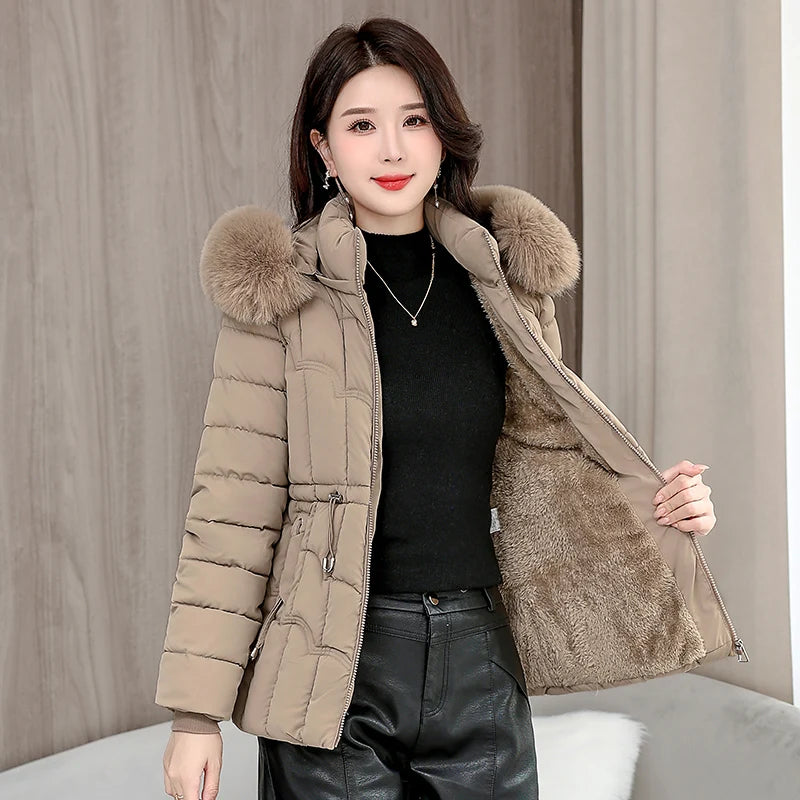 Doudoune Courte Femme À Capuche – Manteau Matelassé Chaud Haute Qualité | Hiver 2025 Tendance