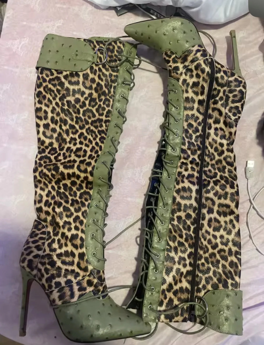 Bottes Léopard Vert Luxe Stiletto Zip 2026 – Cross Strap Boucle Catwalk Fête Fashion