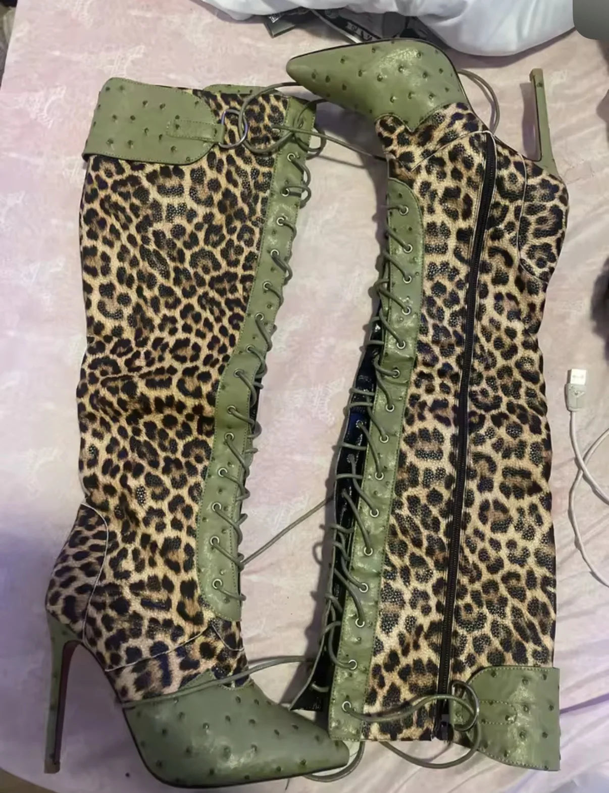 Bottes Léopard Vert Luxe Stiletto Zip 2026 – Cross Strap Boucle Catwalk Fête Fashion