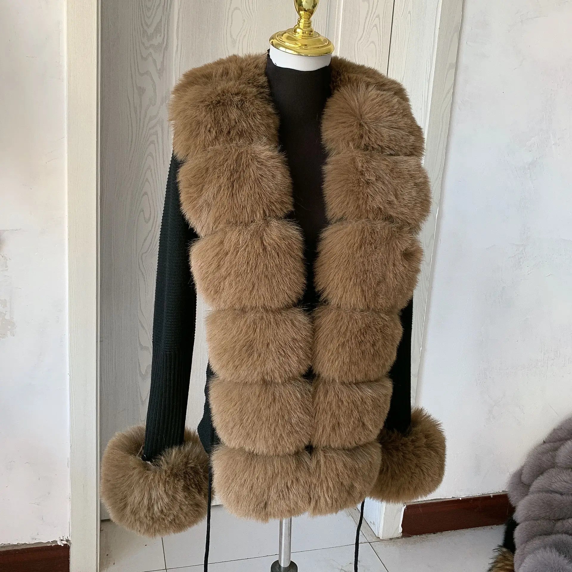 Cardigan Femme Tricot Col Fausse Fourrure Renard Élégant – Manteau Pull Chic & Luxueux | Printemps Automne