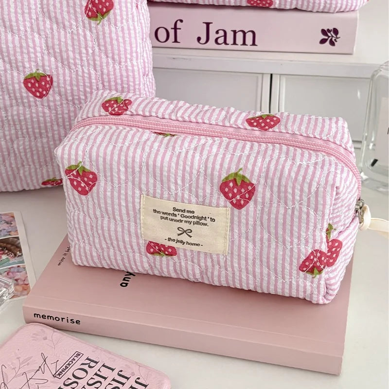 Trousse Cosmétique Fraise Rayée – Pochette Maquillage Portable Voyage | Organisateur Femme Kawaii