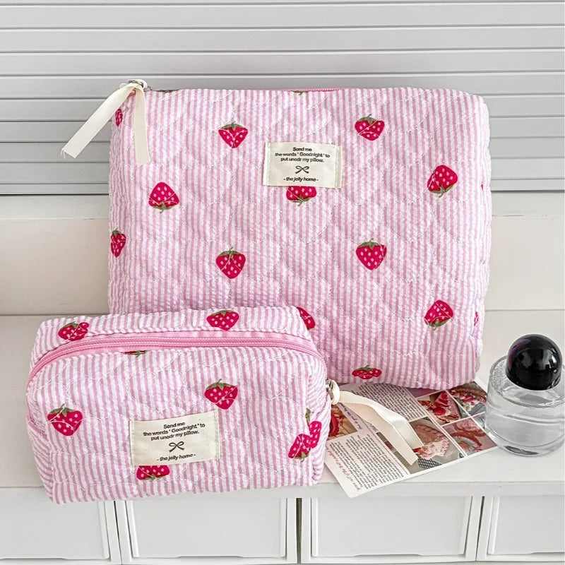 Trousse Cosmétique Fraise Rayée – Pochette Maquillage Portable Voyage | Organisateur Femme Kawaii