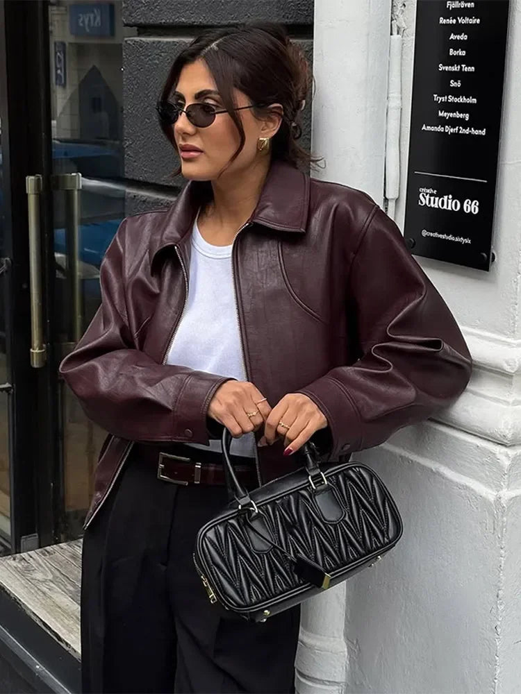 Kurze Damenjacke aus weinrotem PU-Leder, schmal geschnitten, Motorradstil, Reißverschluss, Revers, lange Ärmel – lässiger, schicker Perfecto | Highstreet