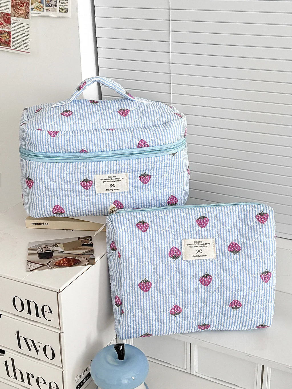 Trousse Cosmétique Fraise Rayée – Pochette Maquillage Portable Voyage | Organisateur Femme Kawaii