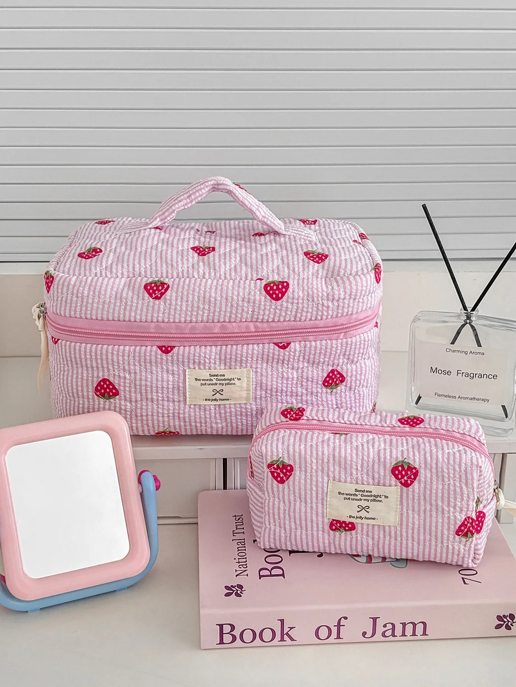 Trousse Cosmétique Fraise Rayée – Pochette Maquillage Portable Voyage | Organisateur Femme Kawaii