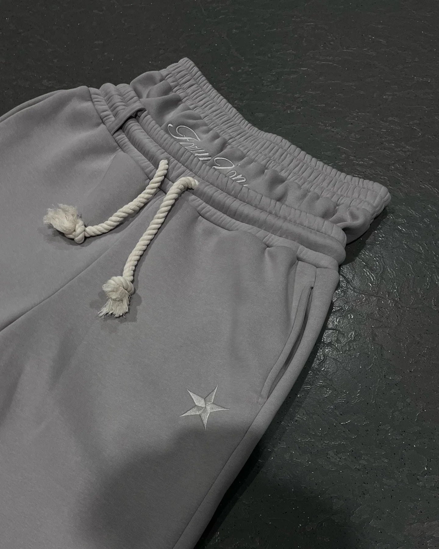 Jogging Harajuku Loose Double Taille Y2K Américain Couleur Unie Broderie Lettres Hip Hop Cordon Casual – Streetwear Unisexe | Mode Tendance