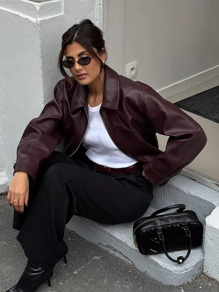 Kurze Damenjacke aus weinrotem PU-Leder, schmal geschnitten, Motorradstil, Reißverschluss, Revers, lange Ärmel – lässiger, schicker Perfecto | Highstreet