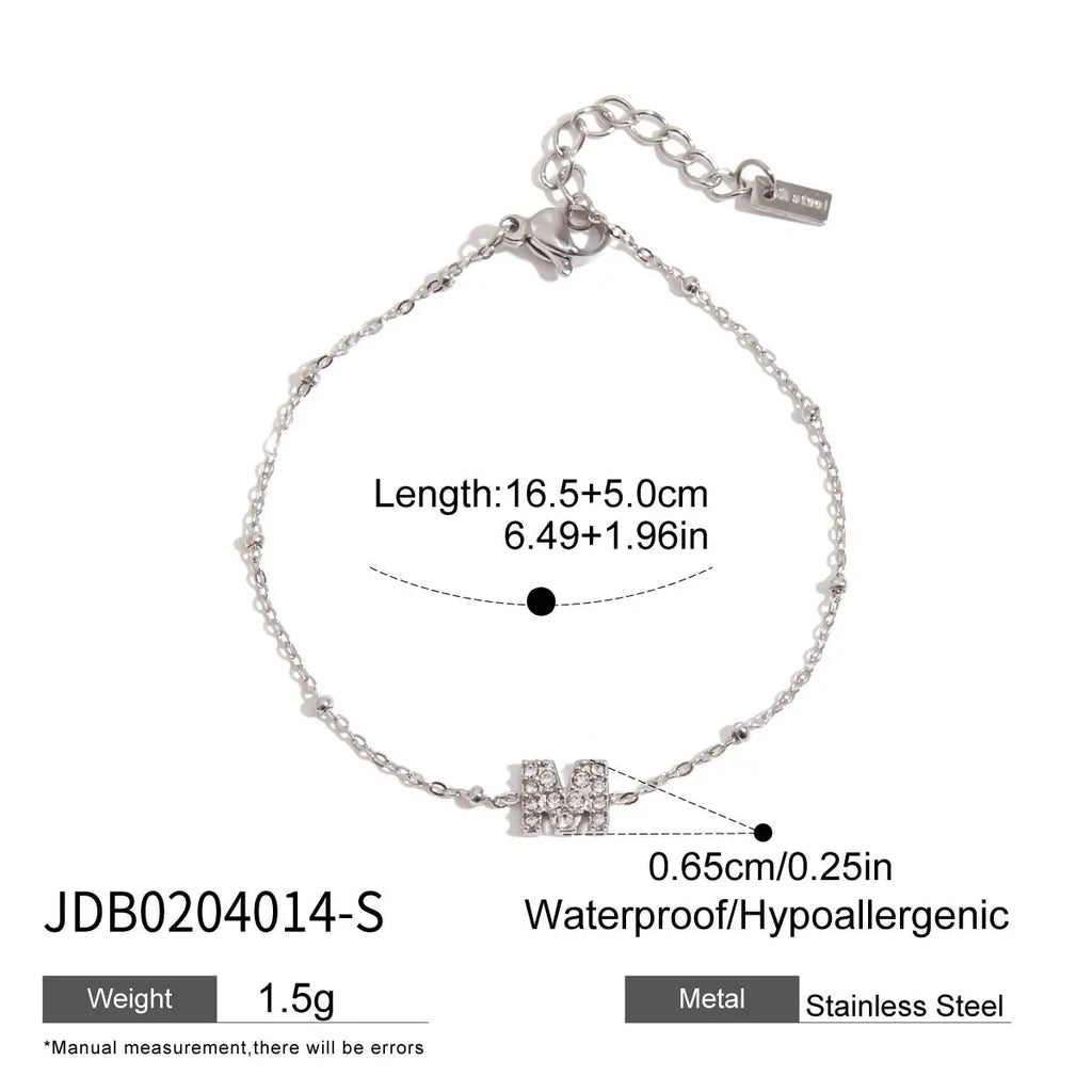Damenarmband Buchstabe "M" Zirkon & Edelstahl 18K vergoldet – Elegantes & vielseitiges Schmuckstück | Personalisiertes Geschenk | Zora