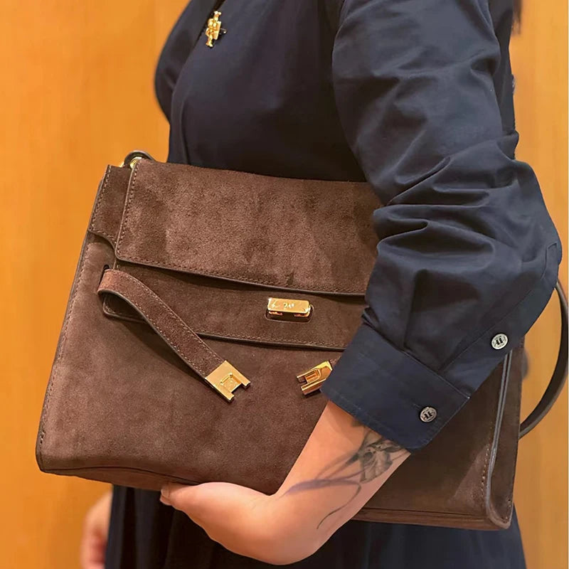 Sac Carré Femme Cuir Suède Luxe – Boucle Dorée Rétro Bandoulière Hiver Premium