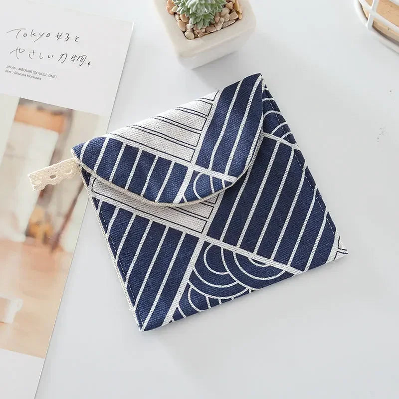 Mini Trousse Cosmétique Zippée Femme – Serviettes Hygiéniques, Rouge à Lèvres & Voyage | Pochette Monnaie & Écouteurs
