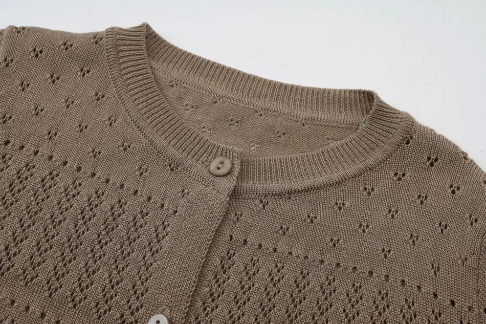 Tenue Assortie Famille – Robe Smockée Carreaux Marron Fille & Pull Tricoté Garçon Collection Heritage