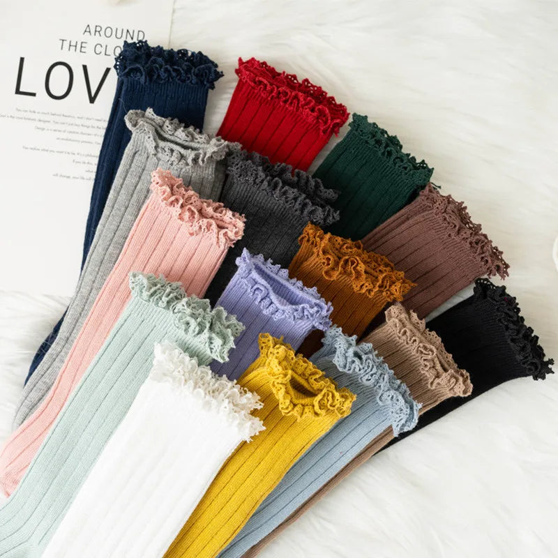 Chaussettes Hautes Fille à Volants Dentelle Fleur – Coton Doux Princesse 0-8 Ans