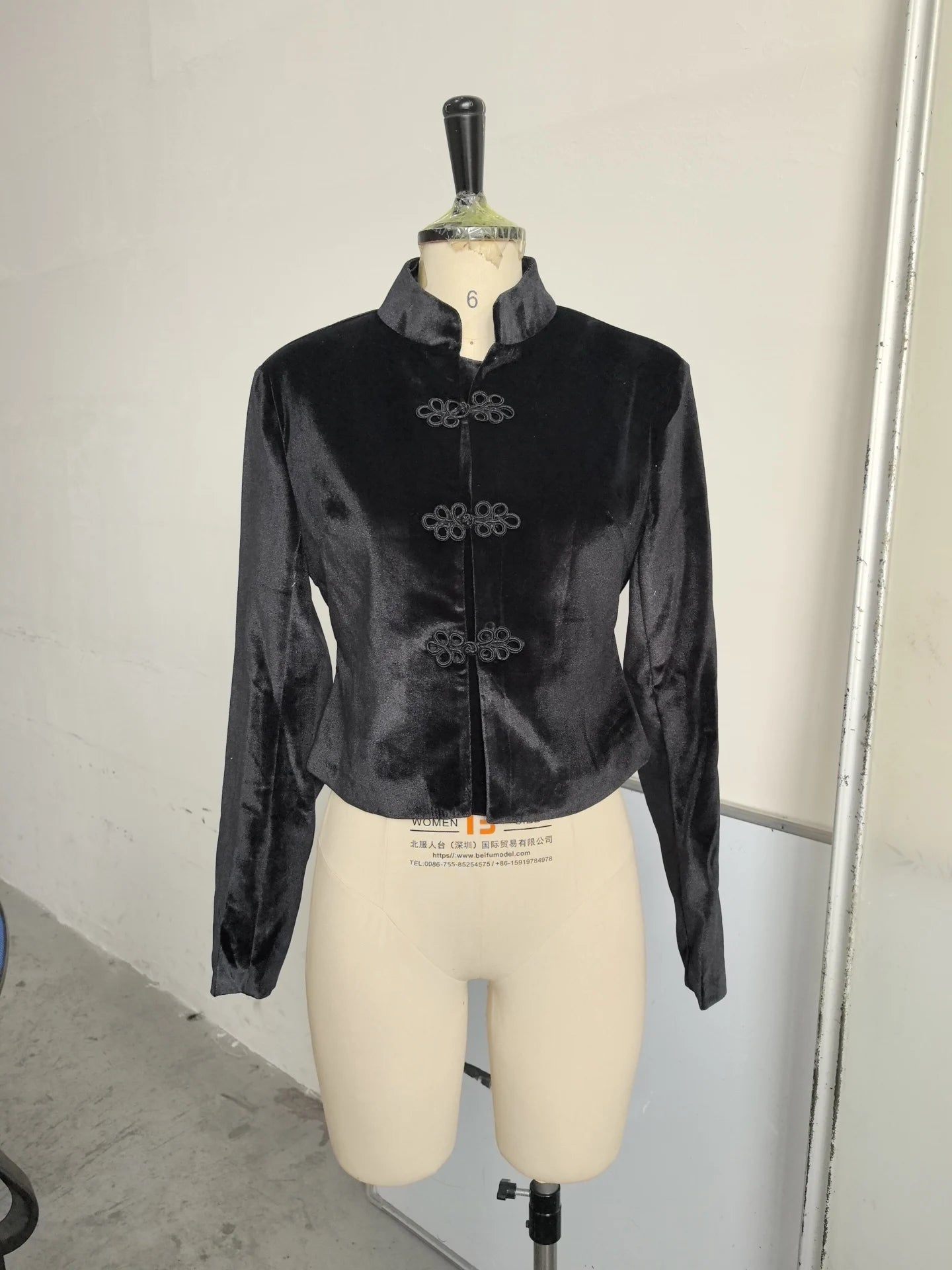 Veste Femme Velours Noir Franges Boutons Nœuds Ourlet Asymétrique Manches Longues Slim – Élégante Streetwear & Bureau