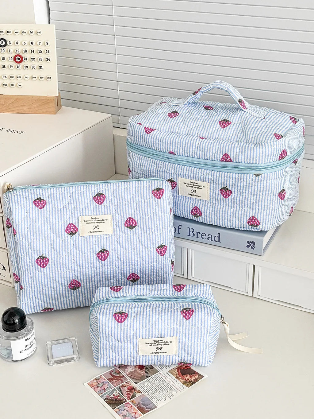 Trousse Cosmétique Fraise Rayée – Pochette Maquillage Portable Voyage | Organisateur Femme Kawaii