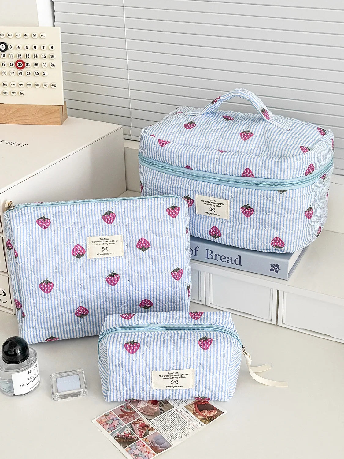 Trousse Cosmétique Fraise Rayée – Pochette Maquillage Portable Voyage | Organisateur Femme Kawaii
