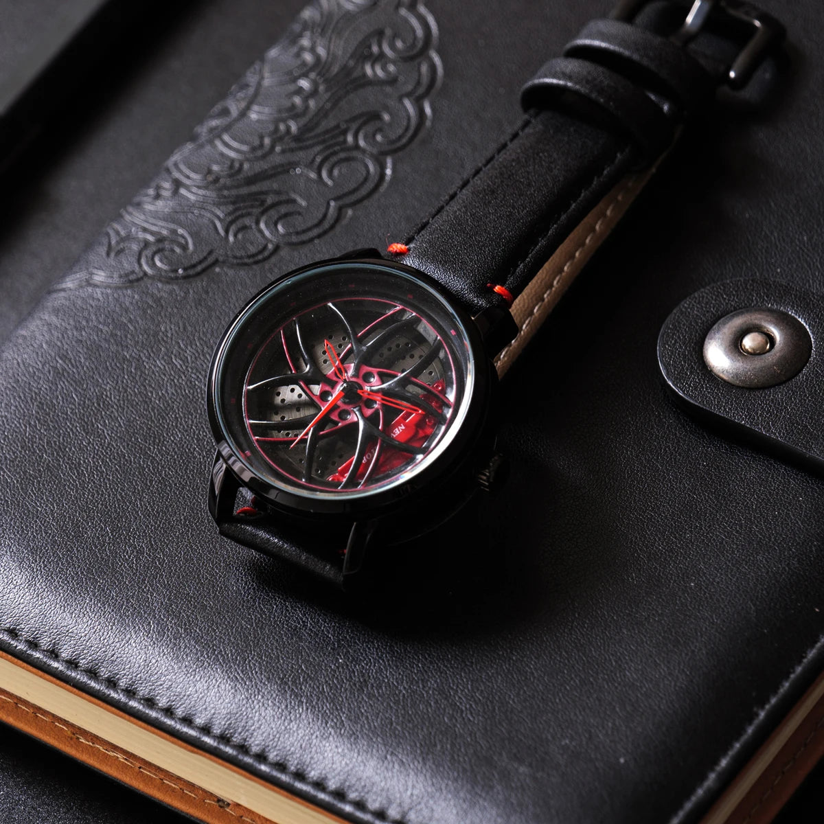 Montre Homme UTHAI CQ323 Squelette Roue Tournante Quartz – Design Unique Cool Cadeau