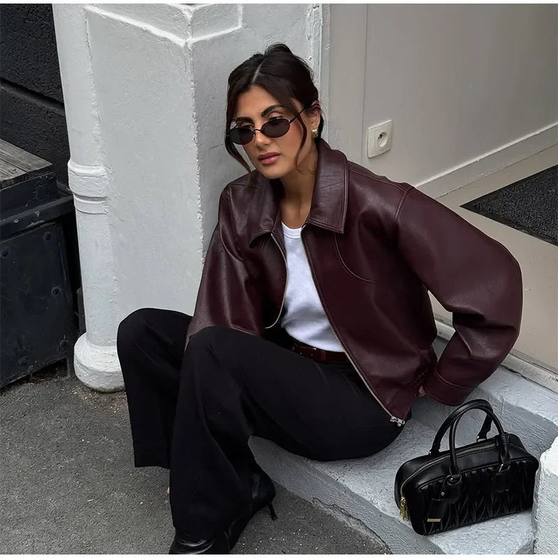 Kurze Damenjacke aus weinrotem PU-Leder, schmal geschnitten, Motorradstil, Reißverschluss, Revers, lange Ärmel – lässiger, schicker Perfecto | Highstreet