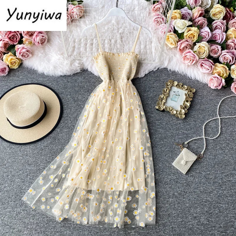 Robe Longue Dentelle Mesh Imprimé Marguerites - Bretelles Fines Fronces Sexy Korean Fashion Été