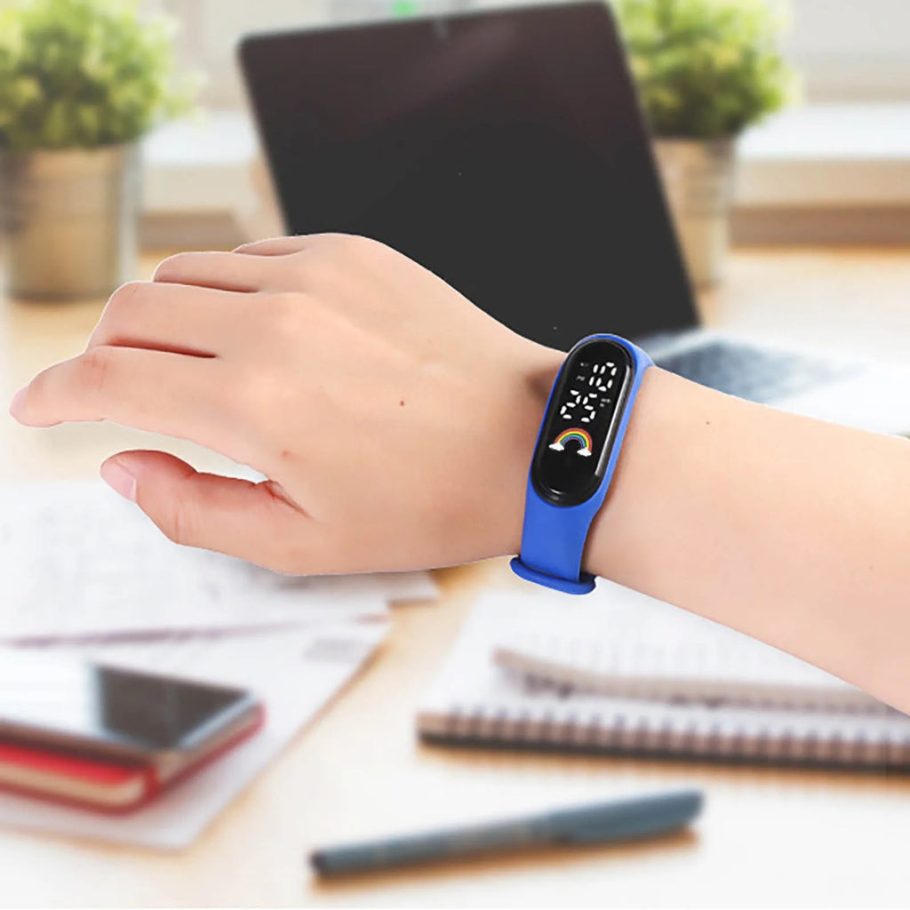 Montre Enfant Fille Garçon LED Tactile Sport – Bracelet Électronique Étanche Tendance 2025