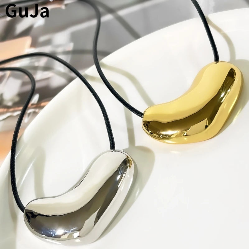 Collier Cordon Noir Pendentif Métal Irrégulier Statement – Bijou Femme Tendance Cool & Minimaliste | Accessoire Soirée, Fête & Cadeau Mode