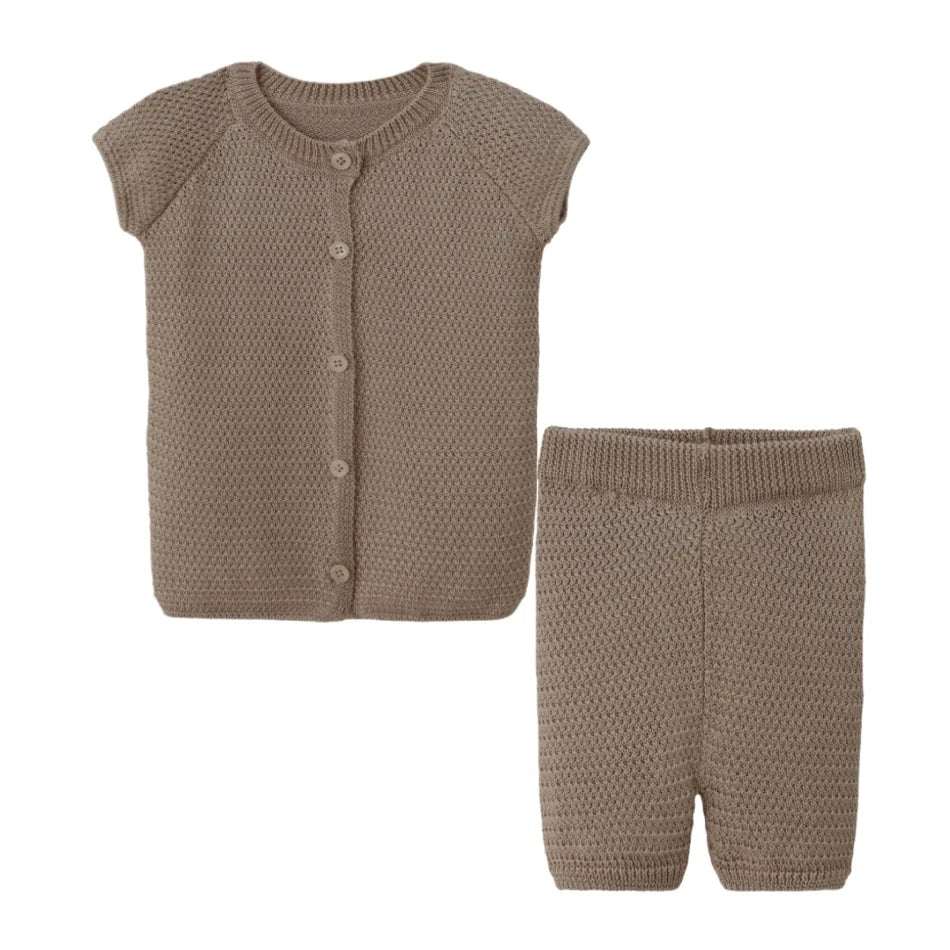 Tenue Assortie Famille – Robe Smockée Carreaux Marron Fille & Pull Tricoté Garçon Collection Heritage