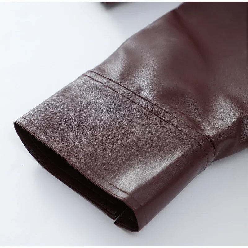 Kurze Damenjacke aus weinrotem PU-Leder, schmal geschnitten, Motorradstil, Reißverschluss, Revers, lange Ärmel – lässiger, schicker Perfecto | Highstreet