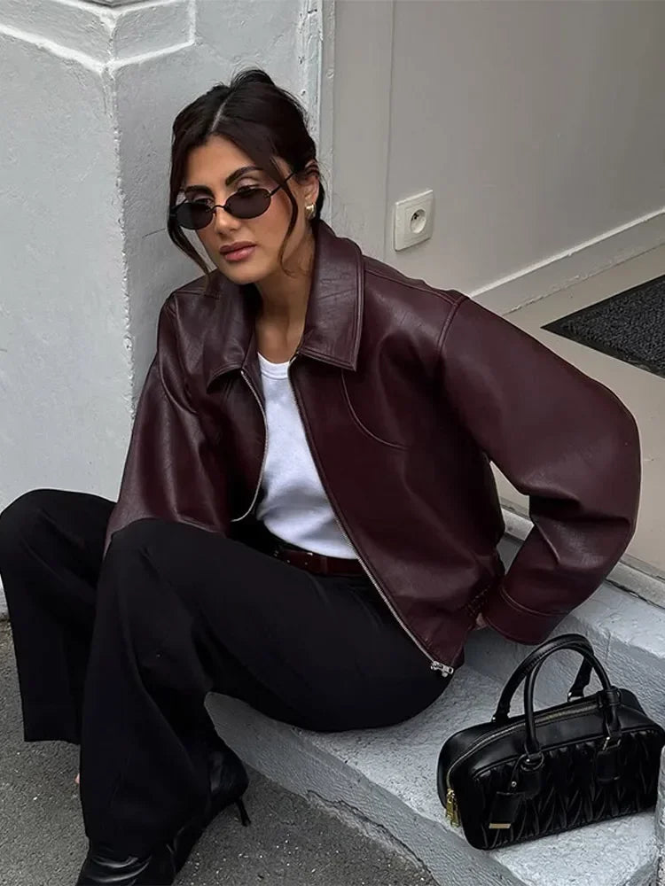 Kurze Damenjacke aus weinrotem PU-Leder, schmal geschnitten, Motorradstil, Reißverschluss, Revers, lange Ärmel – lässiger, schicker Perfecto | Highstreet