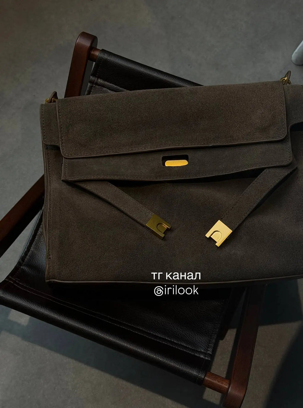Sac Carré Femme Cuir Suède Luxe – Boucle Dorée Rétro Bandoulière Hiver Premium