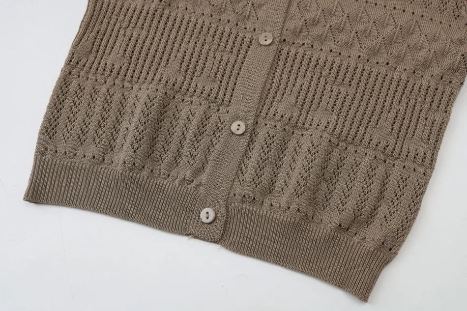 Tenue Assortie Famille – Robe Smockée Carreaux Marron Fille & Pull Tricoté Garçon Collection Heritage