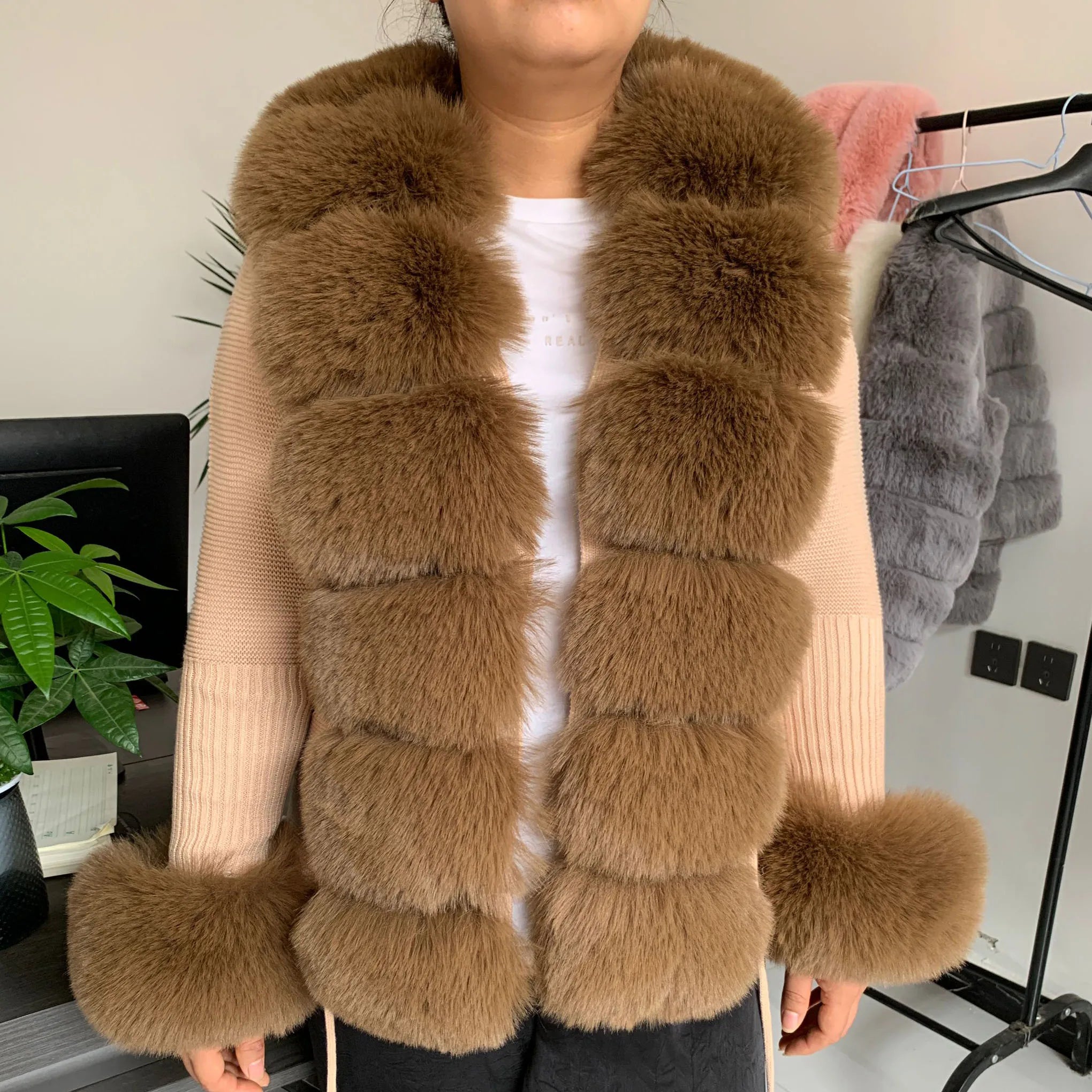 Cardigan Femme Tricot Col Fausse Fourrure Renard Élégant – Manteau Pull Chic & Luxueux | Printemps Automne