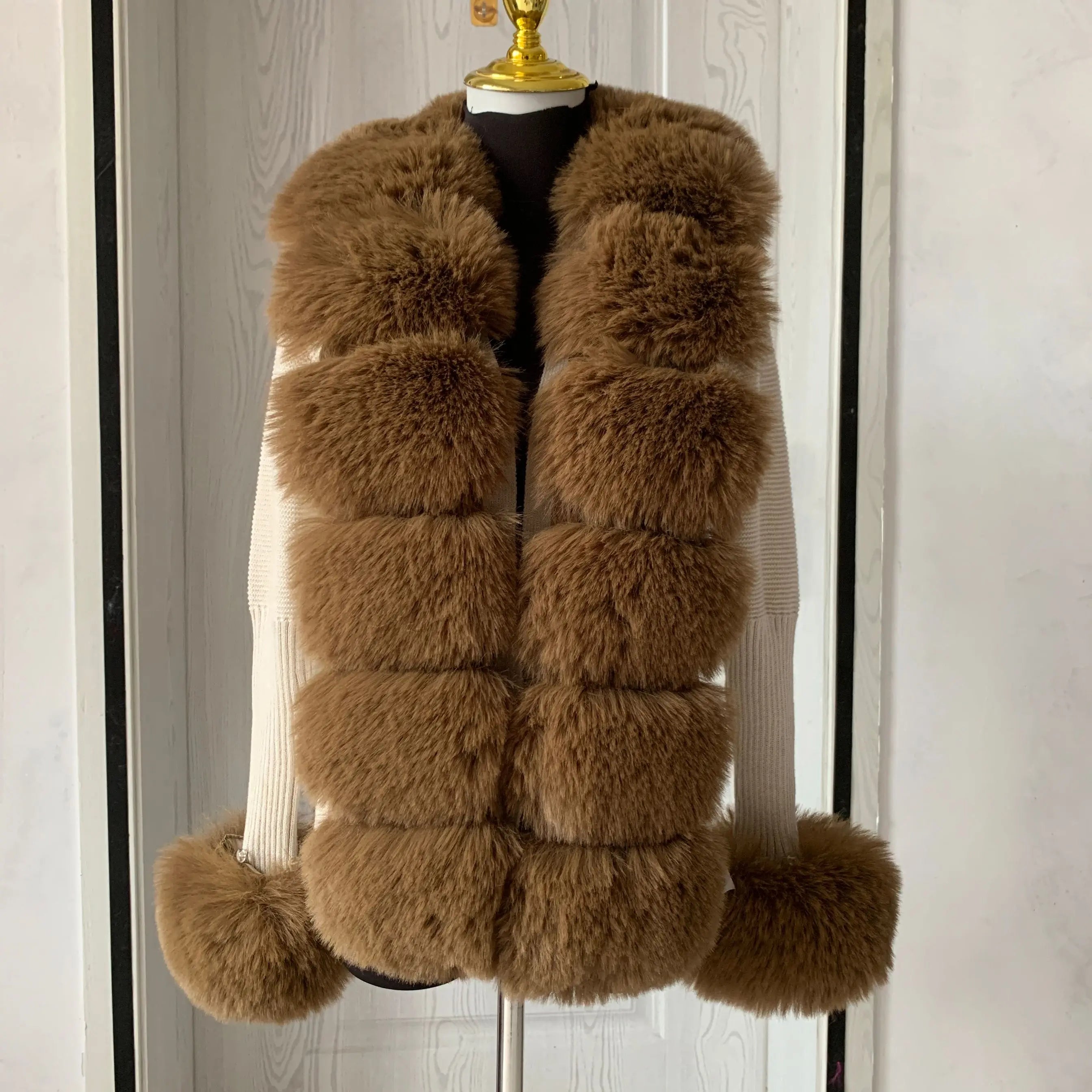 Cardigan Femme Tricot Col Fausse Fourrure Renard Élégant – Manteau Pull Chic & Luxueux | Printemps Automne
