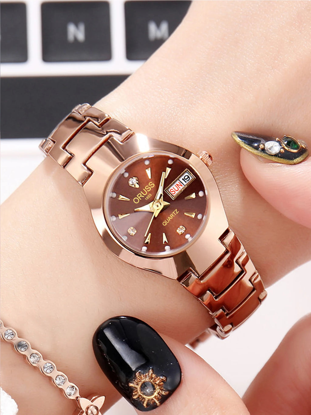 ORUSS Damen Armbanduhr Business Casual Luxus Edelstahl Quarz Datum Tag Wasserdicht 30M – Elegant Fashion