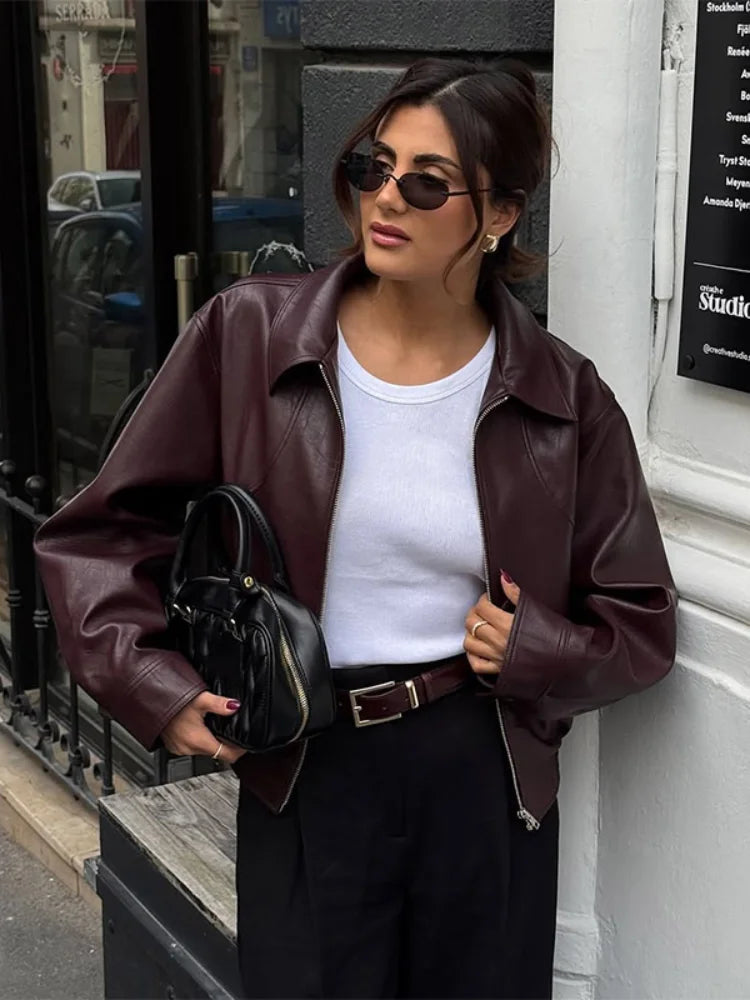 Kurze Damenjacke aus weinrotem PU-Leder, schmal geschnitten, Motorradstil, Reißverschluss, Revers, lange Ärmel – lässiger, schicker Perfecto | Highstreet
