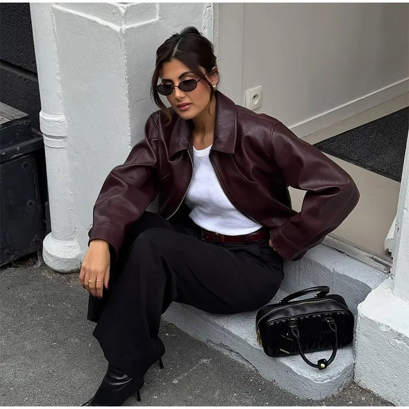 Kurze Damenjacke aus weinrotem PU-Leder, schmal geschnitten, Motorradstil, Reißverschluss, Revers, lange Ärmel – lässiger, schicker Perfecto | Highstreet
