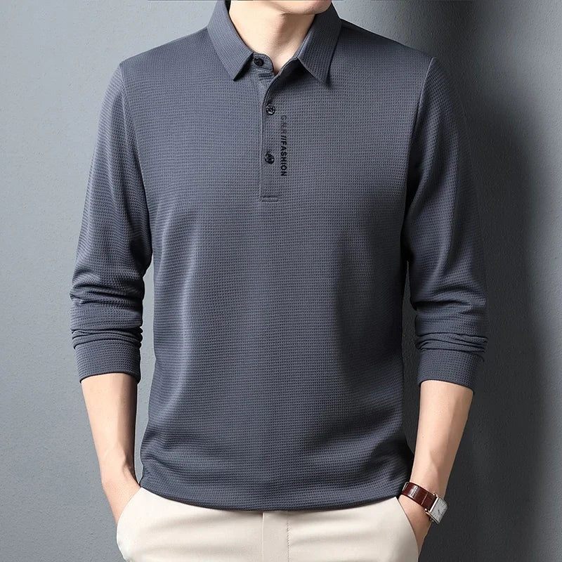 Polo Homme Manches Longues Texture Gaufrée Waffle Col Reversé Lettres Imprimées Casual Tendance – Top Polo Texturé Élégant Streetwear | Mode Homme Premium