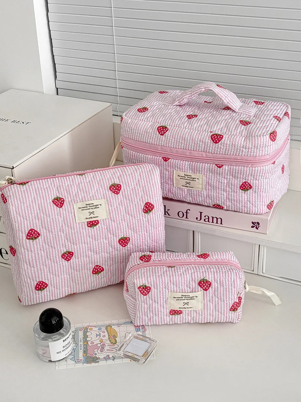 Trousse Cosmétique Fraise Rayée – Pochette Maquillage Portable Voyage | Organisateur Femme Kawaii