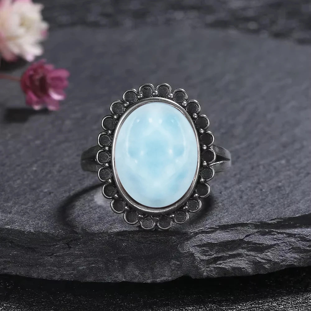 Bague Argent 925 Pierre Larimar Naturelle Vintage – Forme Fleur Ronde Bleu Ciel & Eau de Mer | Bijou Fin Unisexe Pierre Rare des Caraïbes & Cadeau Premium
