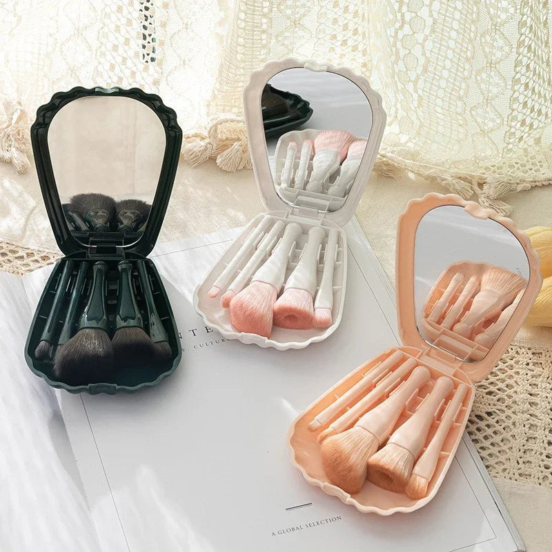 Set 5 Pinceaux Maquillage Coquillage Portable avec Miroir HD – Poils Doux, Lèvres & Retouches | Trousse Cosmétique Complète
